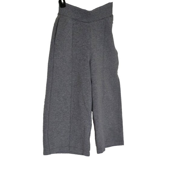 Lululemon New Form Crop 17"Heathered Medium Grey size 2 - Picture 2 of 7